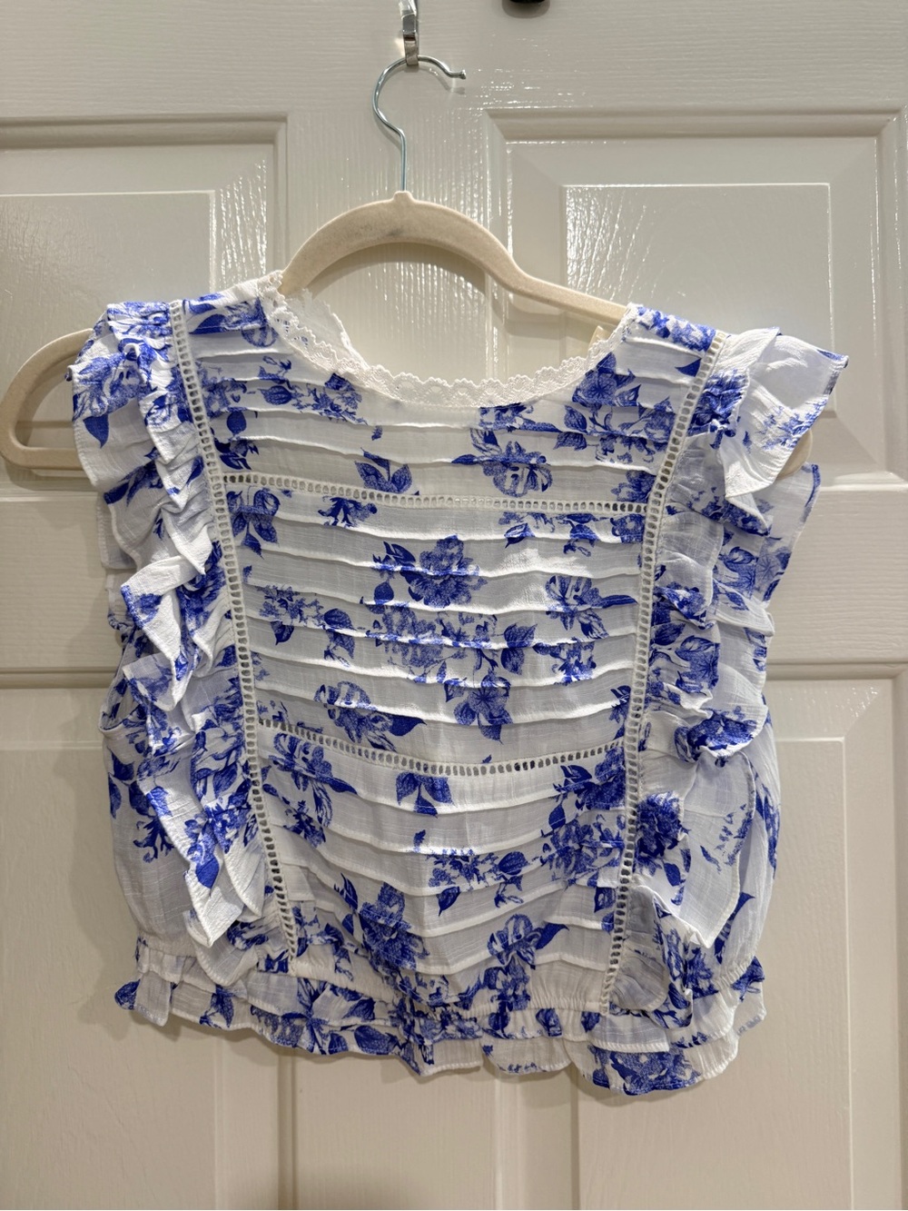 Blue Floral Ruffle Sleeveless Cropped Top - White & Blue